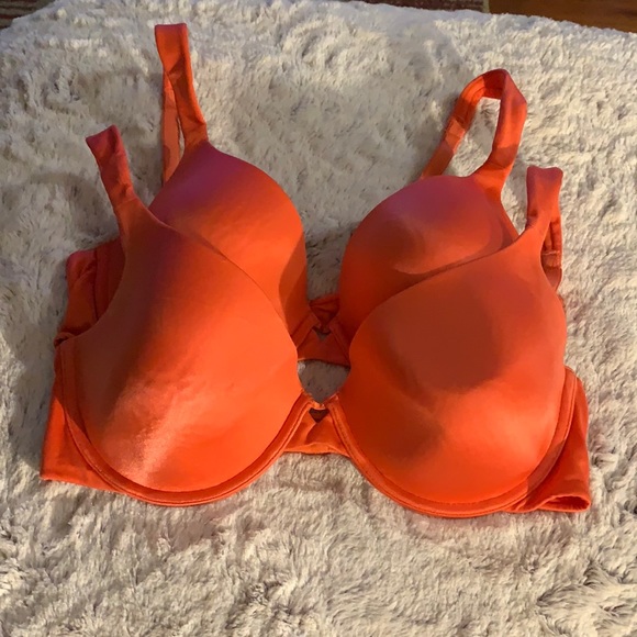 Vanity Other - (2) Vanity Fair Coral 36D Bras. EUC. Lined. 2 hook closure. Nylon & 17% spandex
